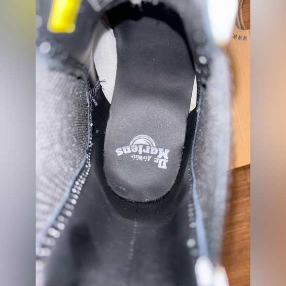 Doc Marten Chelsea Boot size 8 - Picture 6 of 6